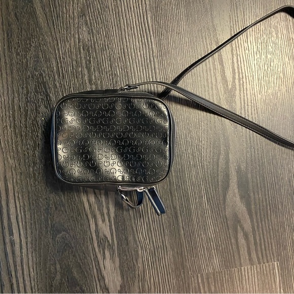 🍍GUESS CROSSBODY🍍F-1 - Picture 2 of 4